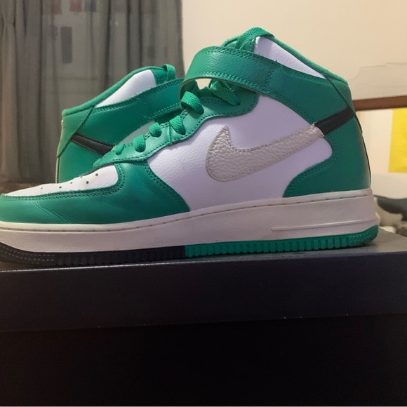 Nike Air Force 1 Mid LV8 - Picture 7 of 11